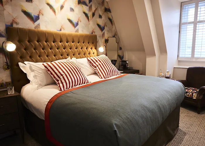 Harbour & Готель