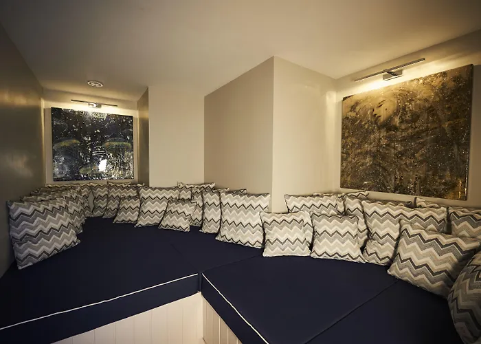 Готель Harbour & Бристоль