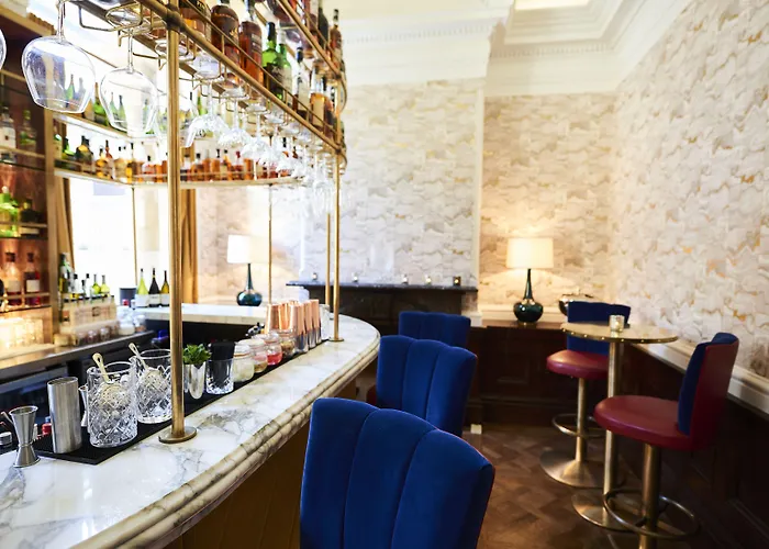 Готель Harbour & 4*