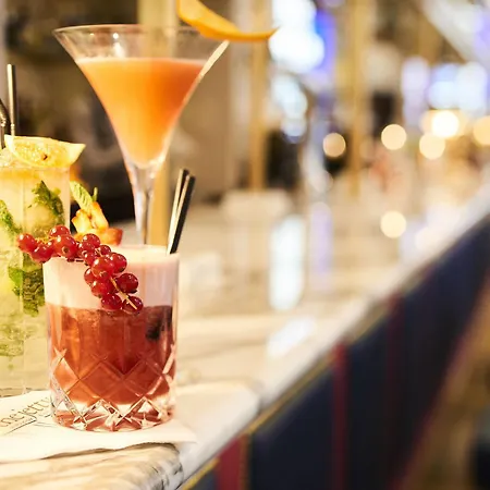 Harbour & Otel Bristol