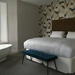 Harbour & 4*