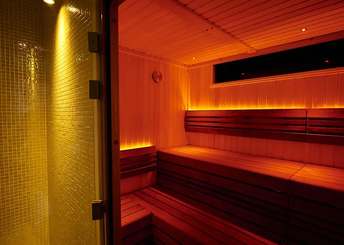 Harbour & Отель